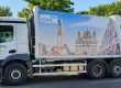 Entsorgungsfahrzeug der Kühl Gruppe mit Augsburg-Motiv auf der Fahrzeugseite.